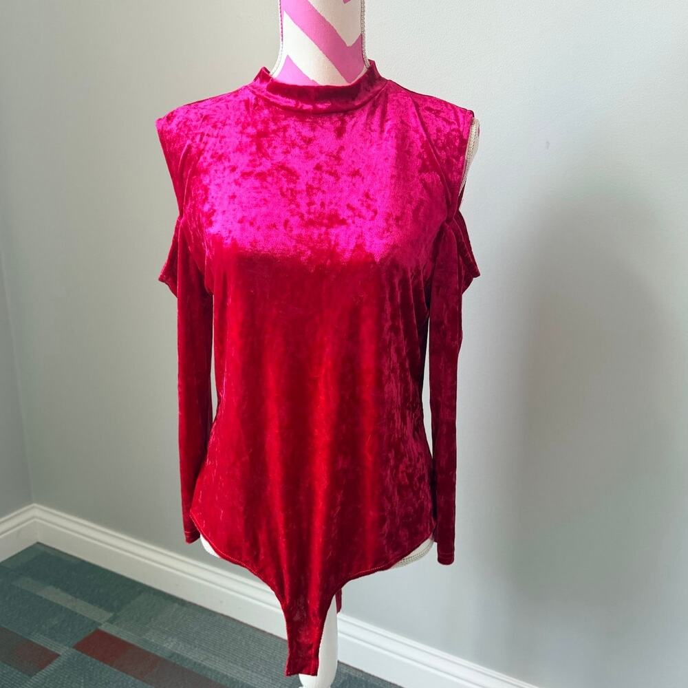 NWT New York & Company Red Velvet Cold Shoulder Mock Neck Bodysuit L Large